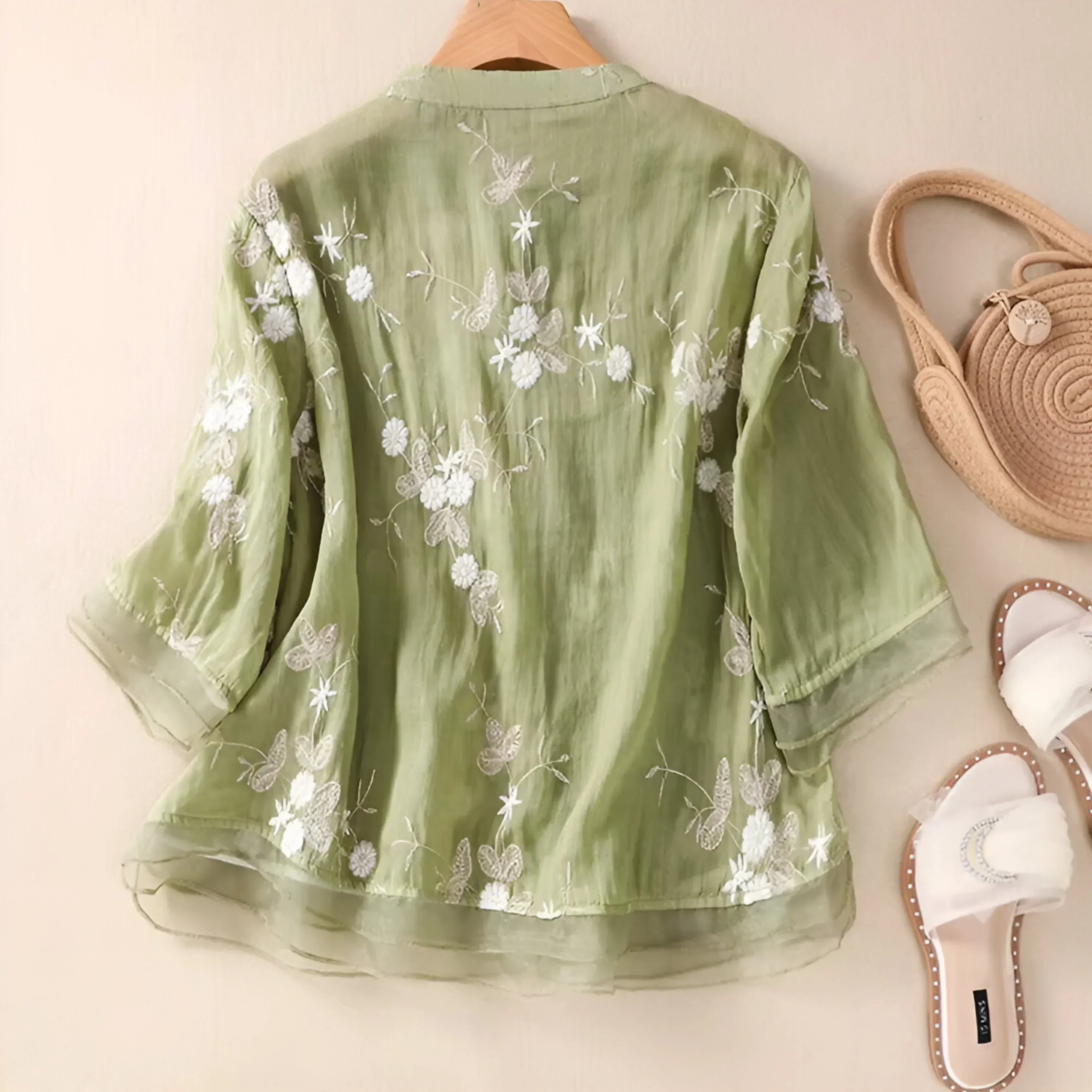 EMILIE | COTTON TOP WITH EMBROIDERED FLOWERS