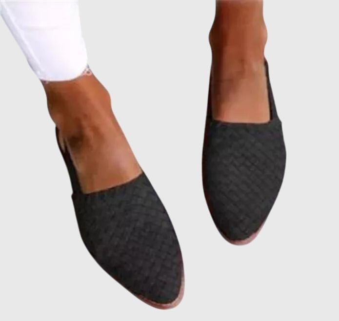 Women's sandals in navy blue, featuring three-arch support and soft cushioned insoles for comfort. 6