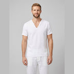 Relaxed fit men's t-shirt in light blue, made from breathable linen, featuring a v-neck and short sleeves. 2