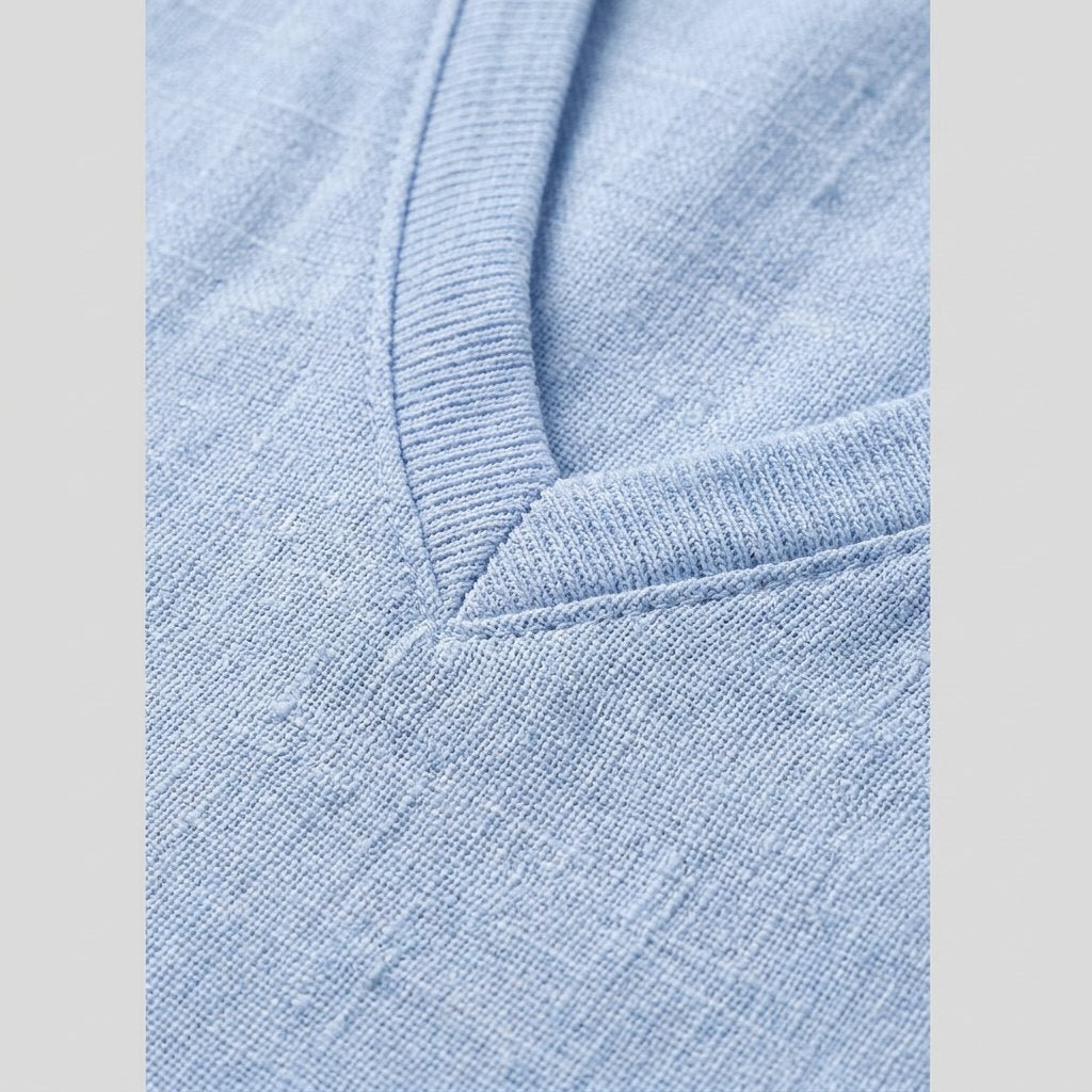Relaxed fit men's t-shirt in light blue, made from breathable linen, featuring a v-neck and short sleeves. 7