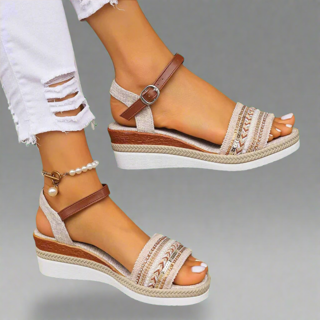 Lightweight women's sandals in soft beige with a casual, step-in style, perfect for summer outings. 2