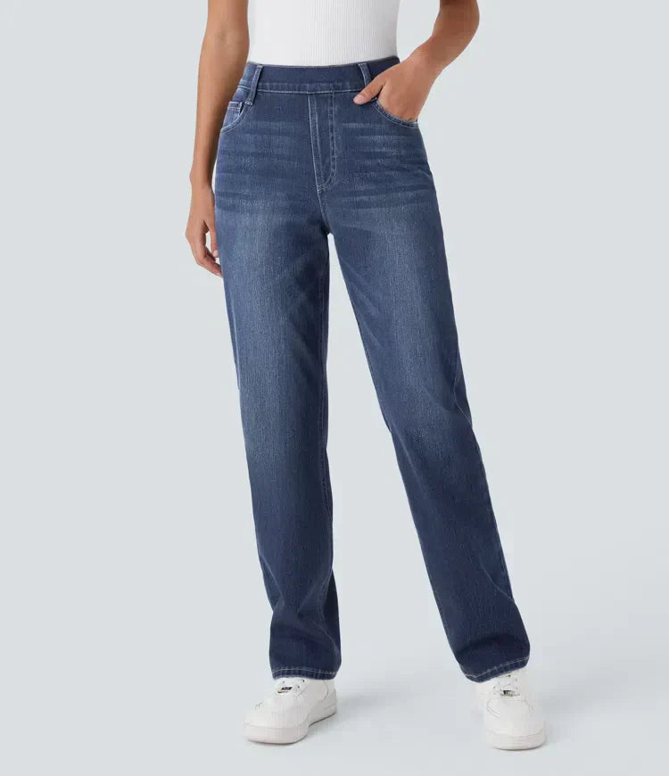 High-waisted navy pants made of stretch fabric, featuring a sleek, tailored style with practical side pockets. 0