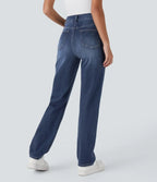 High-waisted navy pants made of stretch fabric, featuring a sleek, tailored style with practical side pockets. 1