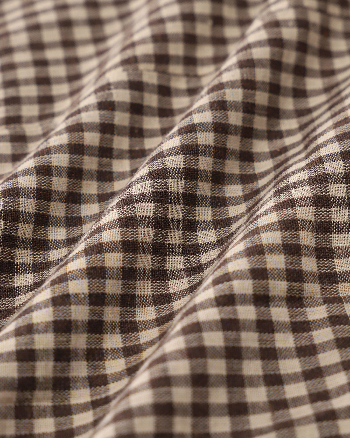 Brown plaid cotton vest with a single-breasted design and round neck. Casual style suitable for layering. 5
