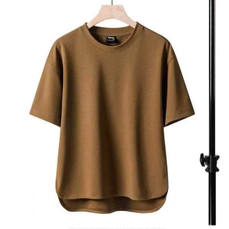 Oversized t-shirt in soft lavender, featuring a relaxed fit and minimalistic design. 1