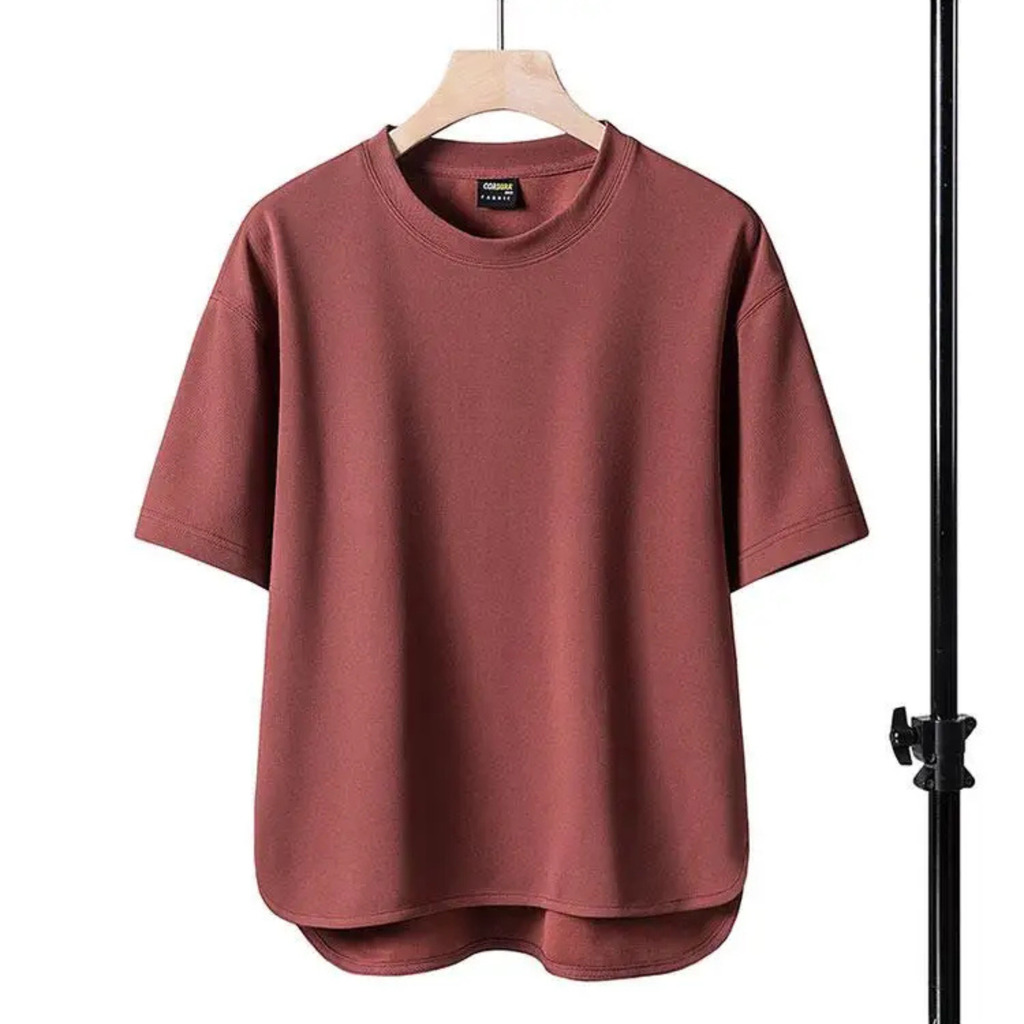 Oversized t-shirt in soft lavender, featuring a relaxed fit and minimalistic design. 4