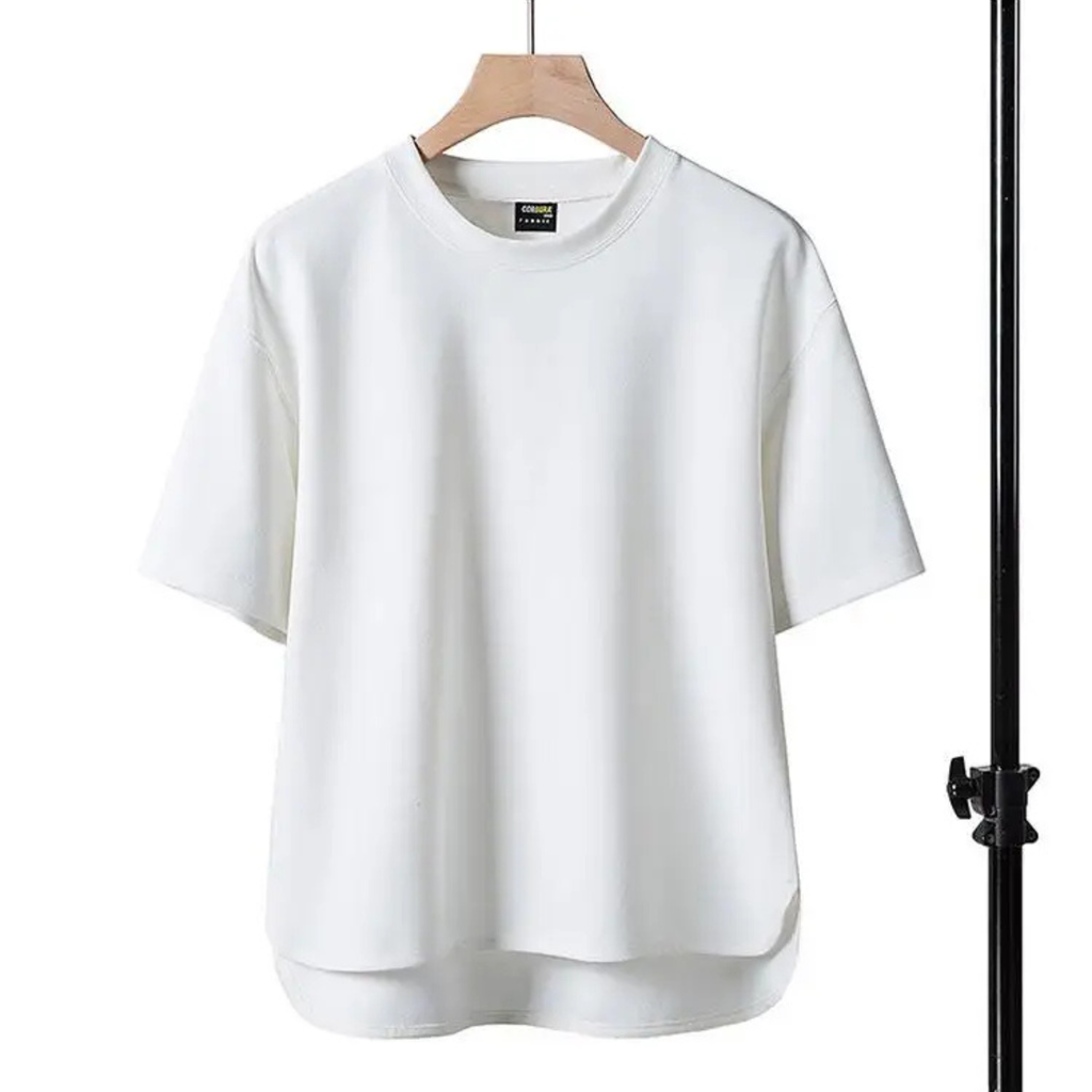 Oversized t-shirt in soft lavender, featuring a relaxed fit and minimalistic design. 6