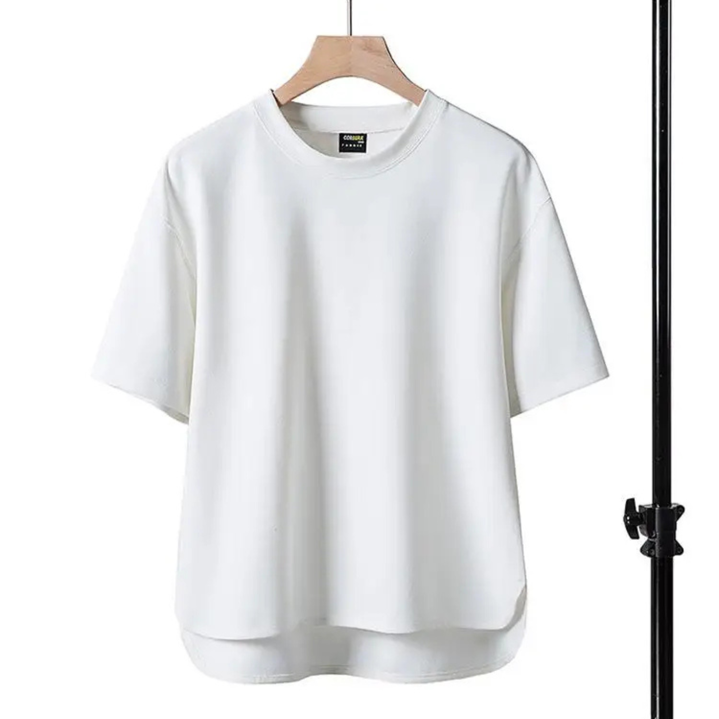 Oversized t-shirt in soft lavender, featuring a relaxed fit and minimalistic design. 6