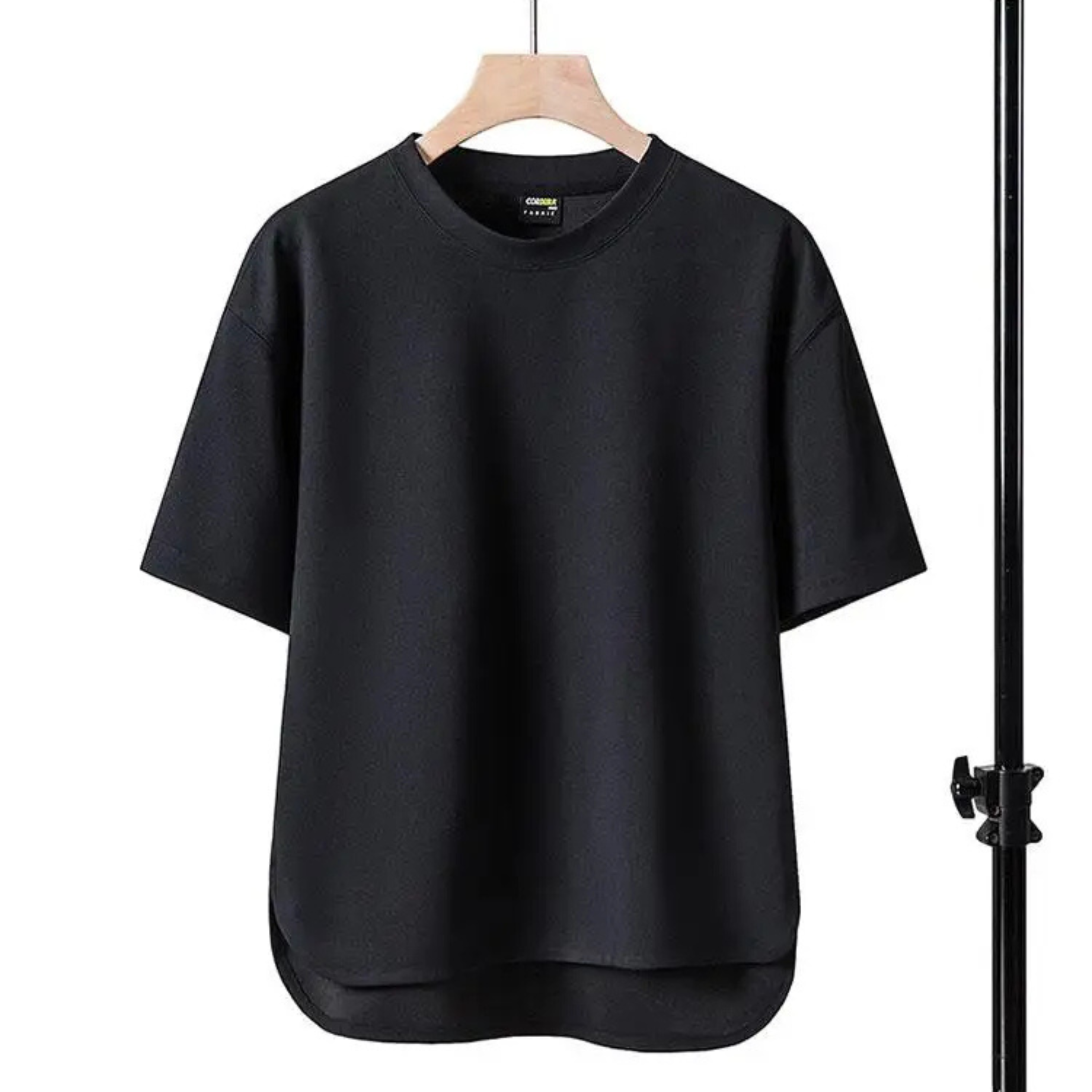 Oversized t-shirt in soft lavender, featuring a relaxed fit and minimalistic design. 7