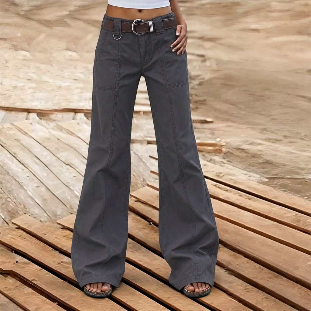 Olive green cargo trousers with a relaxed fit and multiple pockets for a practical, casual style. 0