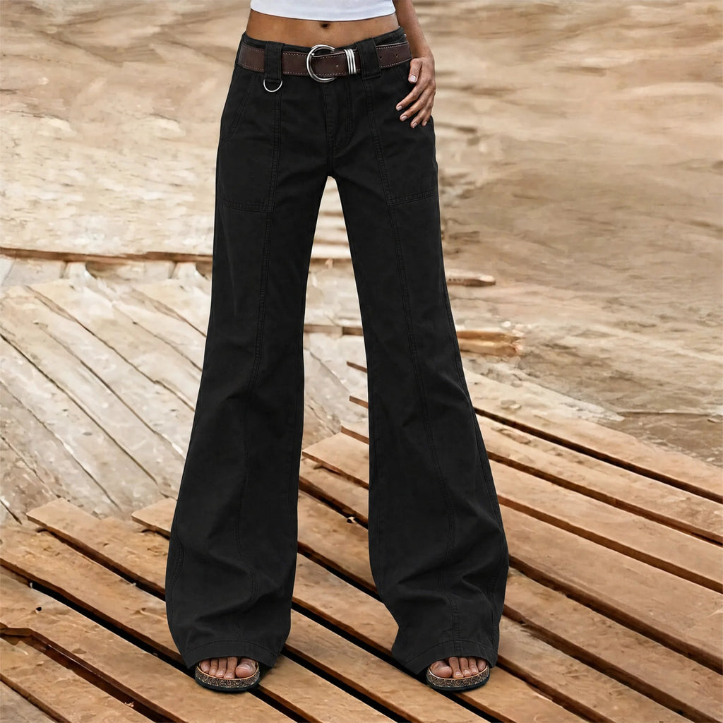 Olive green cargo trousers with a relaxed fit and multiple pockets for a practical, casual style. 1