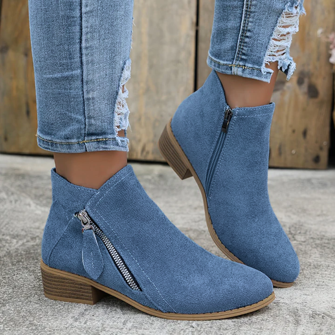 Women's block heel shoes in navy blue, featuring a zip closure and a modern, comfortable design. 0