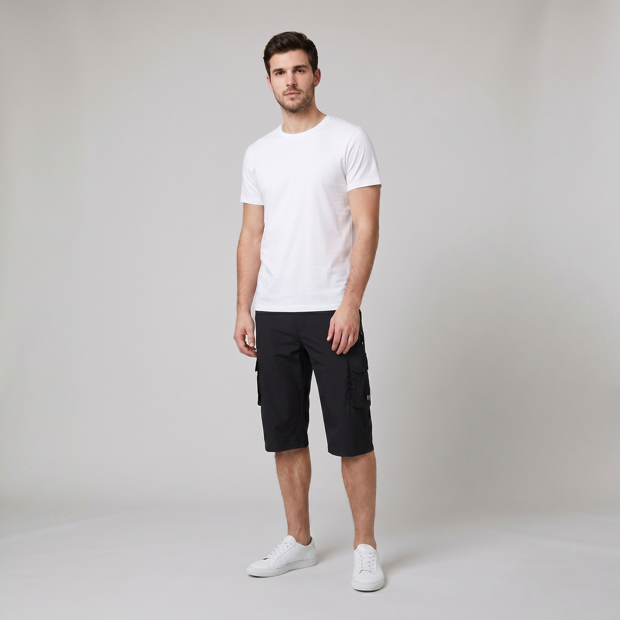 Liam men's cargo shorts in olive green, featuring a quick-drying fabric and multiple spacious pockets for outdoor use. 4