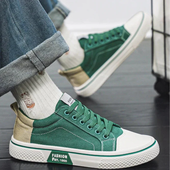White minimalist sneakers with cushioned support, featuring a sleek design perfect for everyday wear. 4