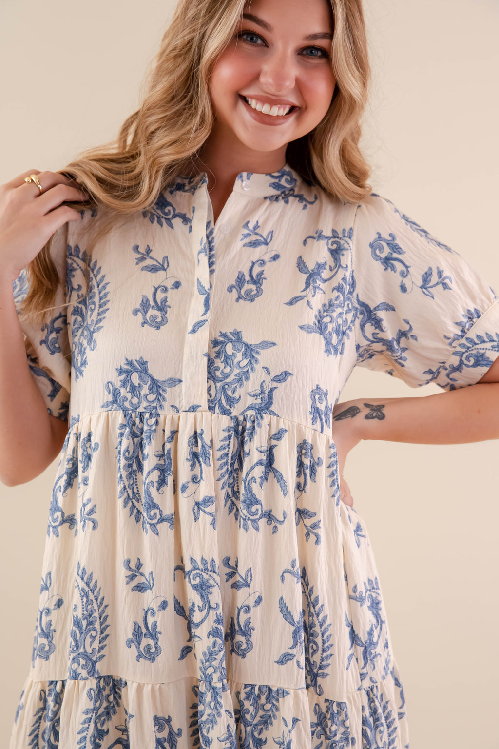 A blue tiered midi dress with a relaxed fit, featuring a wavy pattern perfect for casual summer outings. 1