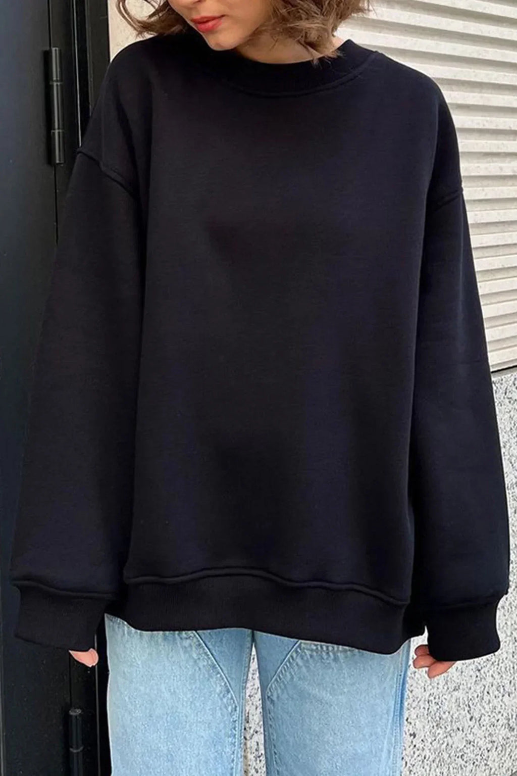 Marente oversized sweatshirt in black, worn front view
