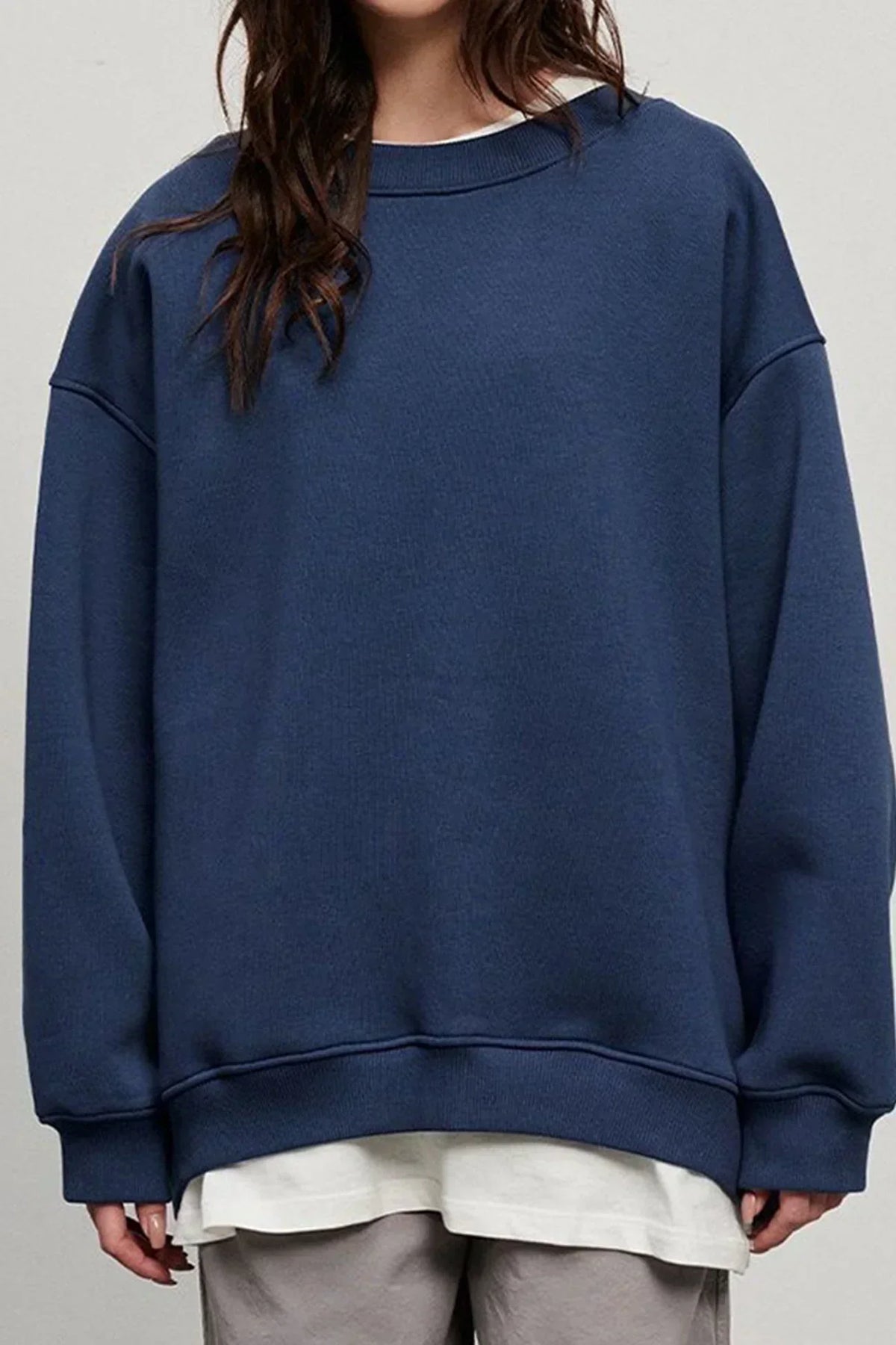 Marente oversized sweatshirt in navy, worn front view