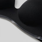 Neele seamless wireless bra in black, close-up of the jelly strip underband