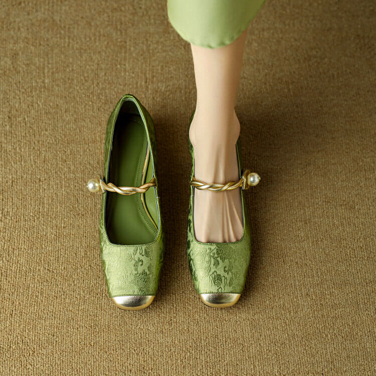 Pera Mary Jane flats in soft pink with a classic, minimalist design. 3