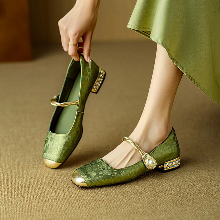 Pera Mary Jane flats in soft pink with a classic, minimalist design. 6