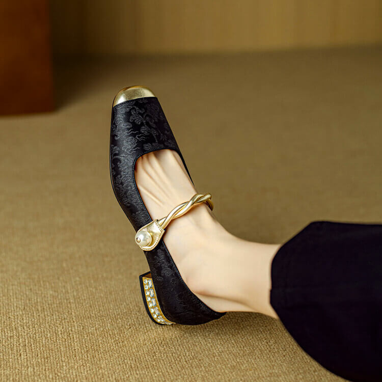 Pera Mary Jane flats in soft pink with a classic, minimalist design. 7