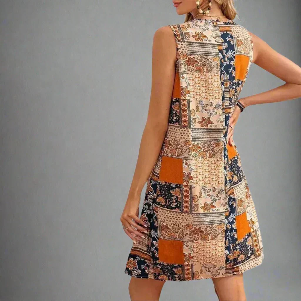 A flowing, floral-patterned dress in soft pastel colors with a relaxed boho style, perfect for summer days. 2