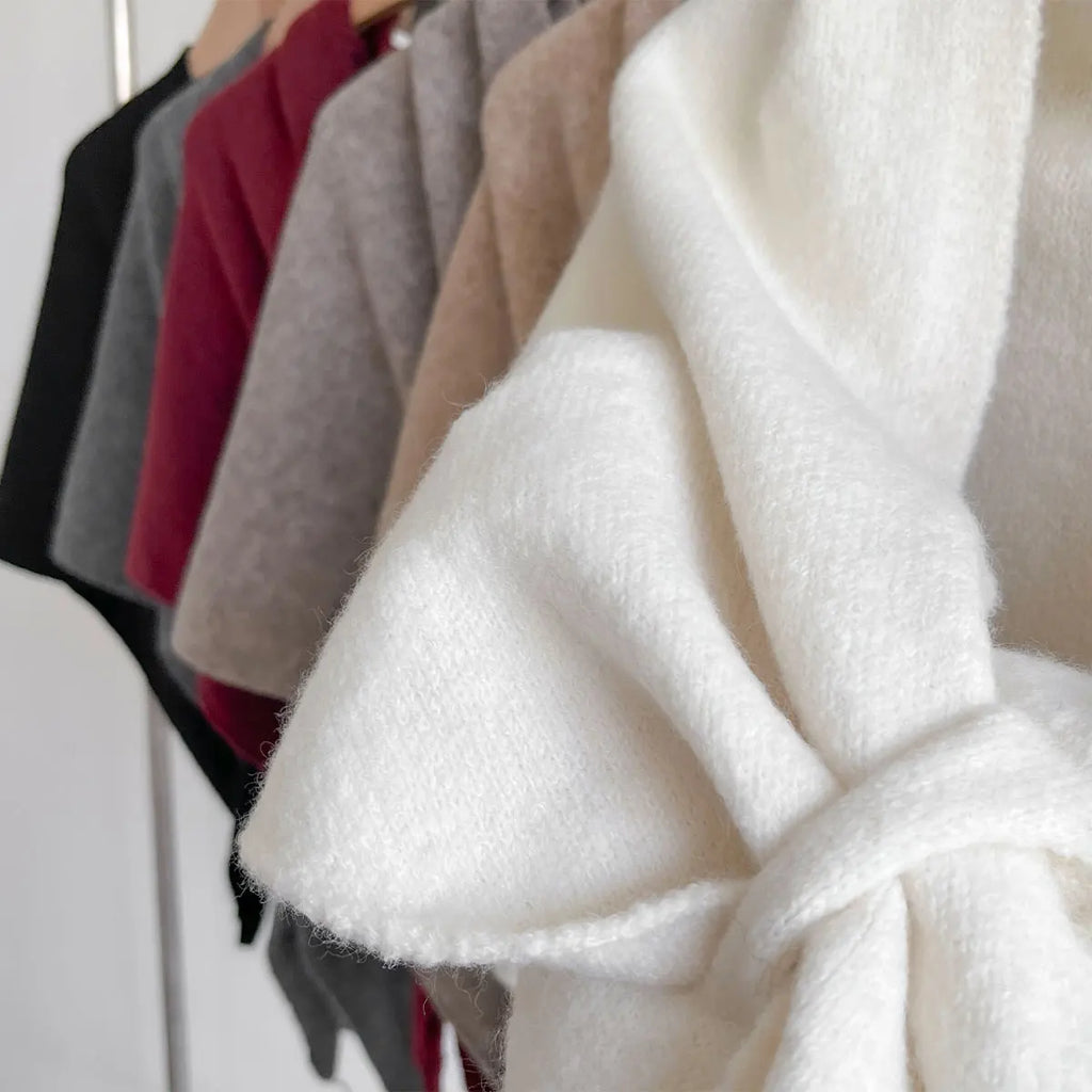 Sterre knitted triangle shawl, white, knit close-up