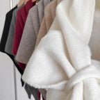 Sterre knitted triangle shawl, white, knit close-up