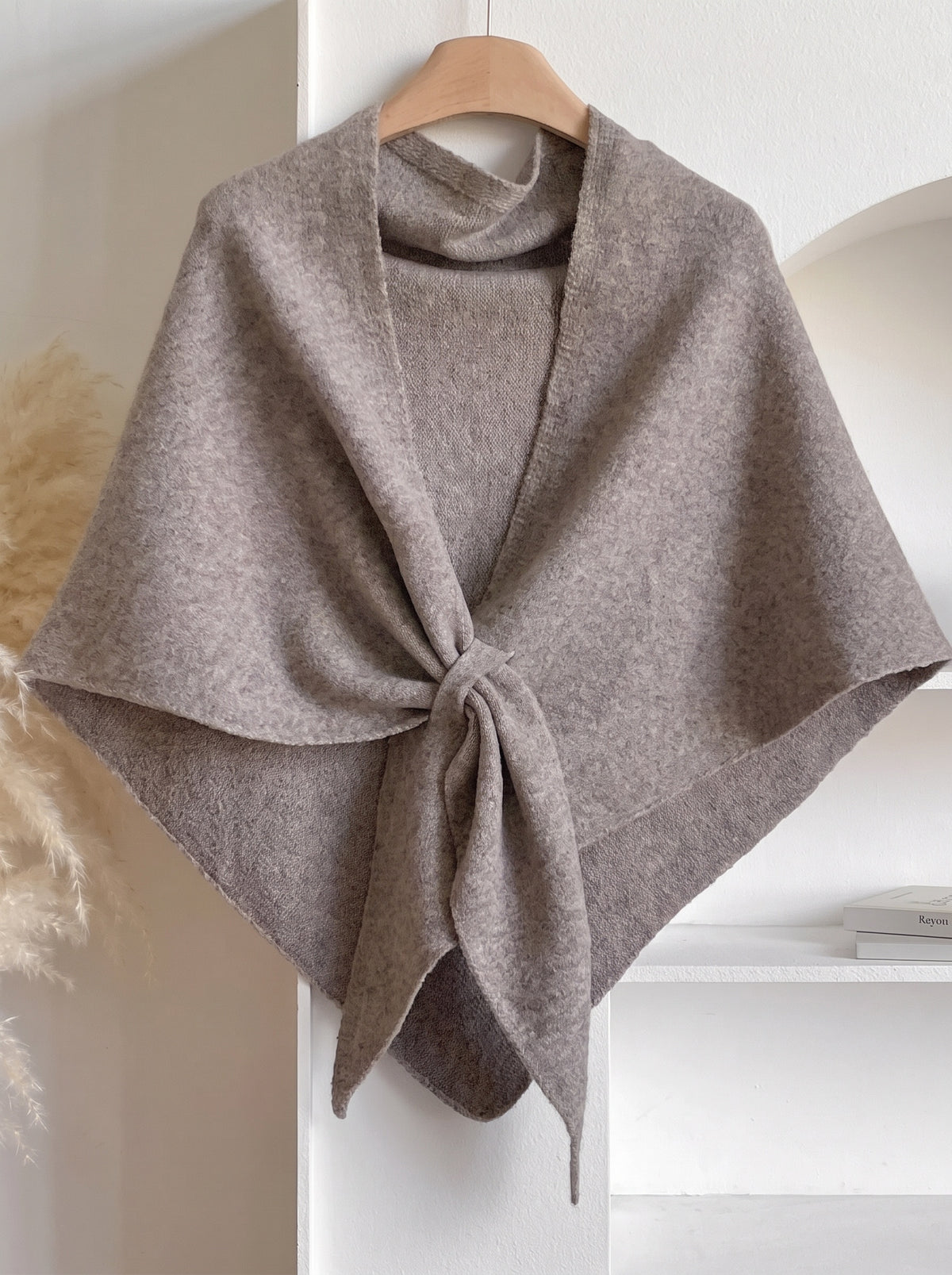 Sterre knitted triangle shawl, light grey