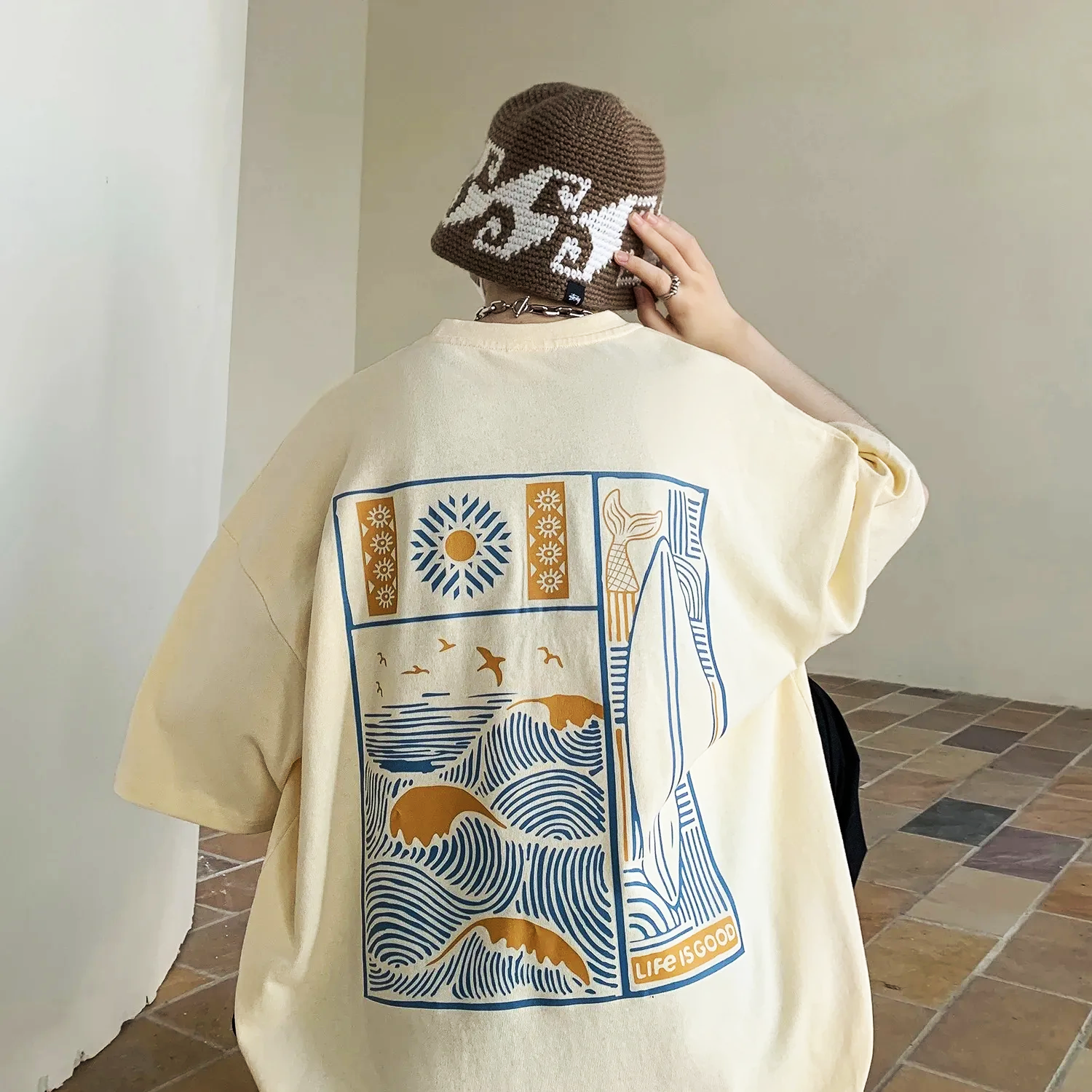 Oversized t-shirt in a warm sunset gradient, featuring a relaxed fit and soft fabric for casual wear. 1