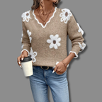 Trie floral applique v-neck sweater, beige, worn with jeans