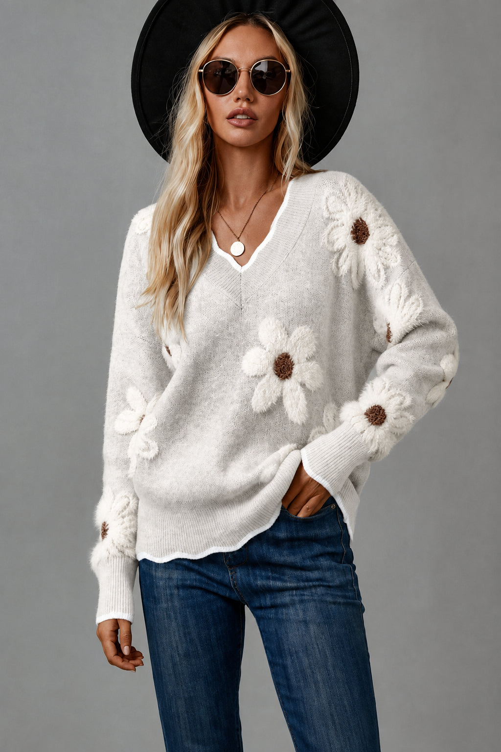 Trie floral applique v-neck sweater, gray, sleeve detail