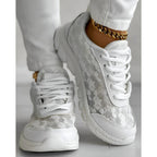 Stylish white sneakers with a minimalist design, perfect for everyday wear. 1