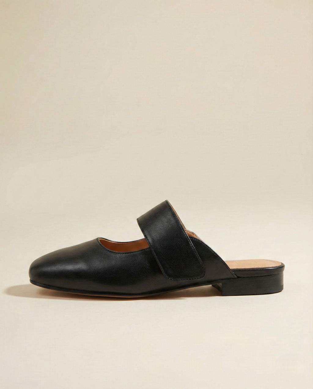 Tan chunky heel mules with a modern, minimalist design, perfect for casual or dressy occasions. 1