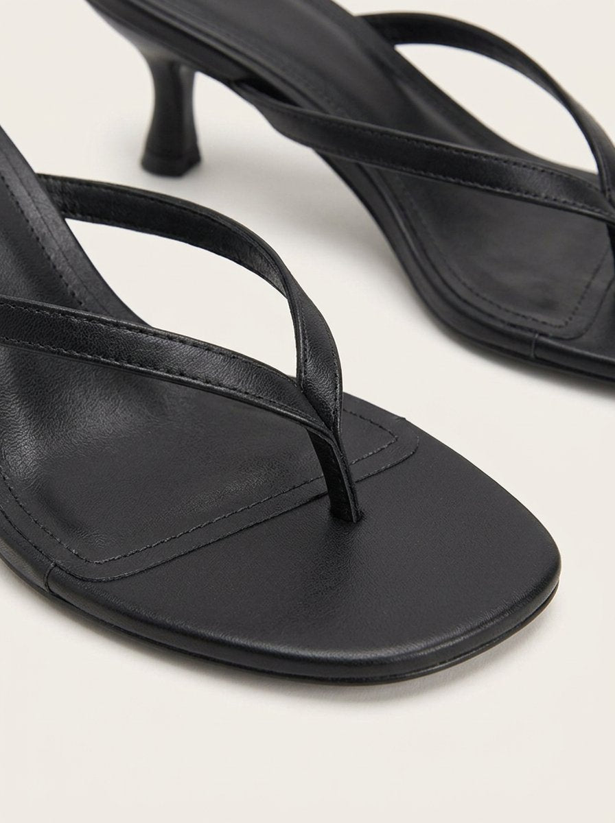 Freja kitten heel shoes, close-up toe strap detail