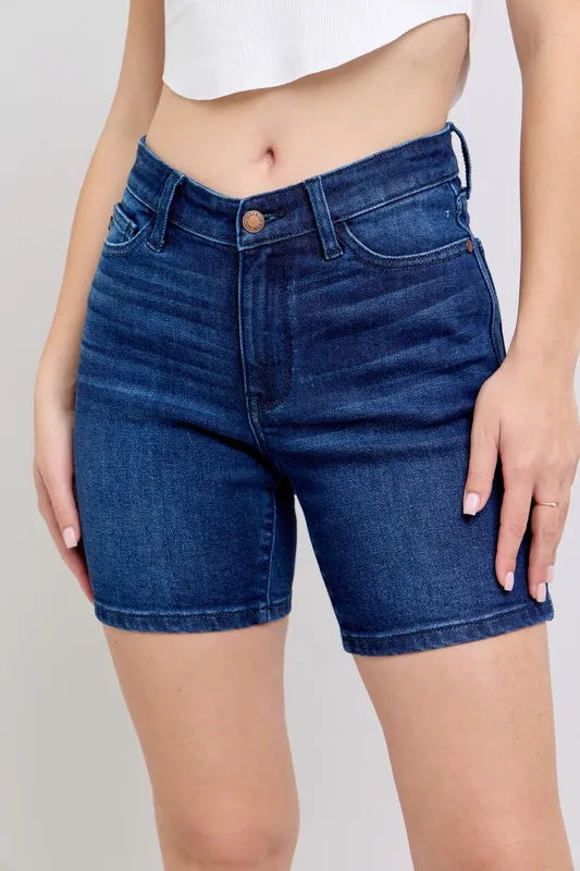 Plus size high waist Bermuda shorts in light blue with a V-front design. Casual and comfortable style. 0
