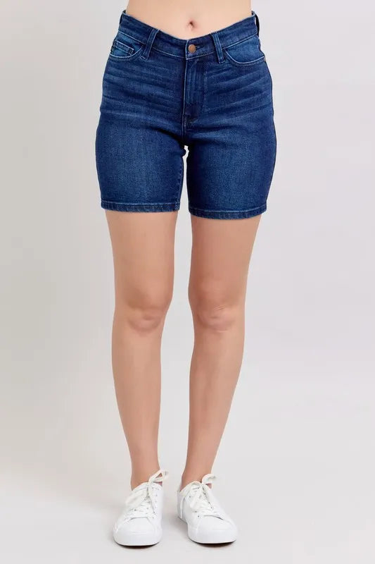 Plus size high waist Bermuda shorts in light blue with a V-front design. Casual and comfortable style. 2