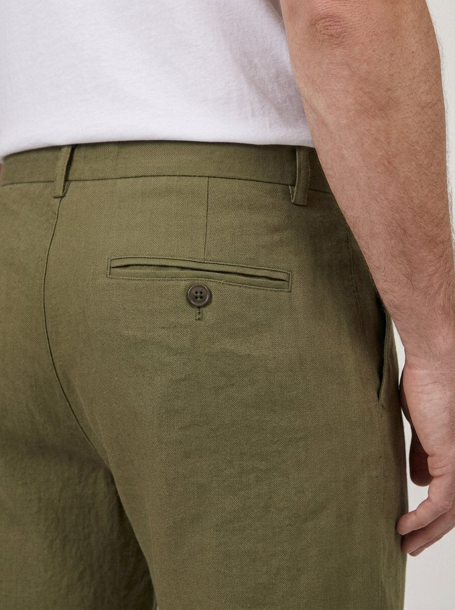 Marcellus Pleated Herringbone Linen Shorts - back pocket detail